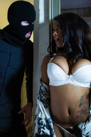 Ebony nympho Kiki Minaj gets burglar's monster cock up her tight backdoor