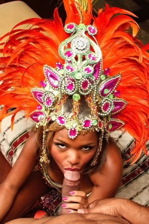 Brazilian chick Anny enjoys carnival anal