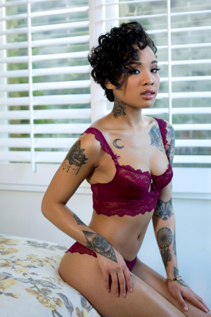 Ebony Honey Gold Small Tits sex and suck dick
