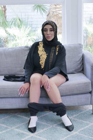 King Haram Xxx - Hijab hottie Kylie Kingston doing haram things (Kylie Kingston, Rion King  in MYLF)