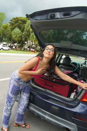 Hippie chick Xaya Lovelle rides mechanic in his garage