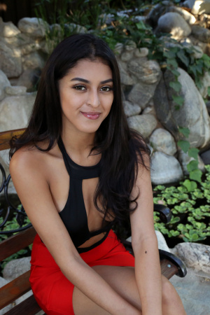 Realtor Sophia Leone makes client cum all over her stunning ass