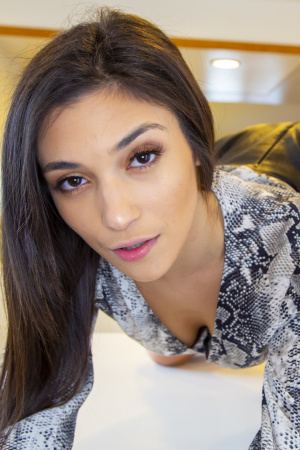 Brooklyn Gray shows new house and sweet pussy to her buyer