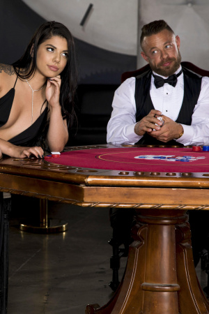 Latina Gina Valentina and Kira Noir have pussies fun instead of poker