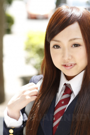 Schoolgirl Nana Sasaki becomes horny