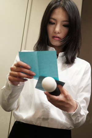 Miriya Hazuki testing new vibrator