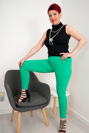 Redhead mature Lisa Pinelli has some fun with her body