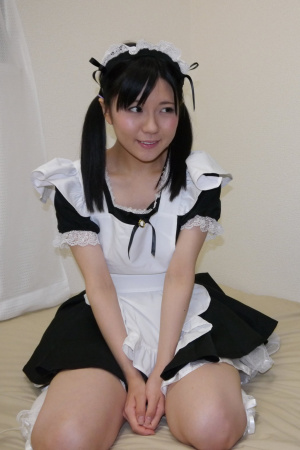 Tiny maid Mai Araki gets a hard fuck from client