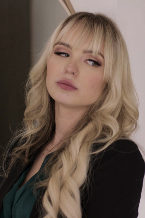 Real estate agent Lilly Bell takes a fat load to her face