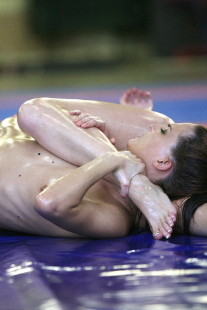 Oily wrestling match Lyen Parker vs Lucy Heart