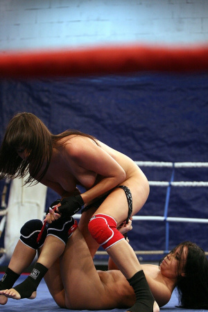 Horny Rosee and Nilla eagerly lick pussies in the ring