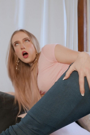 Fuck for beauty Scarlet Chase and desired creampie