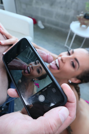 Incredible Kelsi Monroe with perfect ass has sex with the owner of a lost phone
