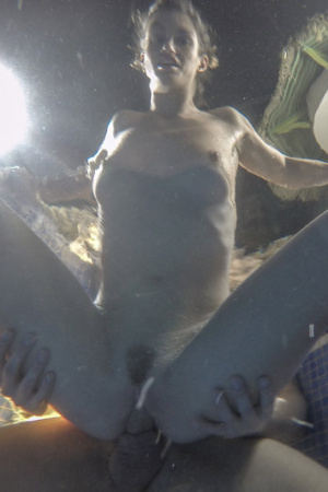 Sex in the pool with sweet cutie Julia Roca