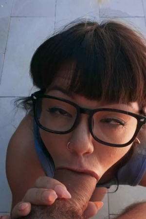 Hard outdoor fuck for babe Mochi Mona and cum on face
