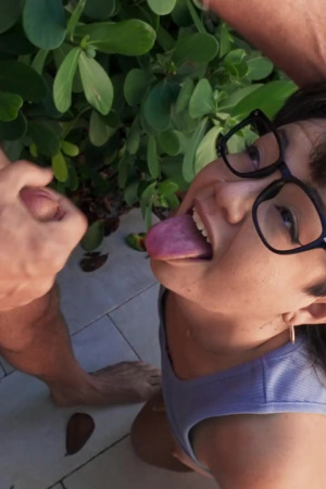 Hard outdoor fuck for babe Mochi Mona and cum on face