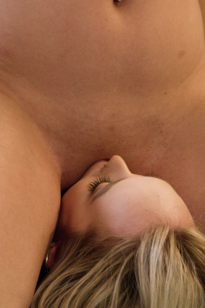 Victoria Voxxx sits on hot Lilly Bell's face