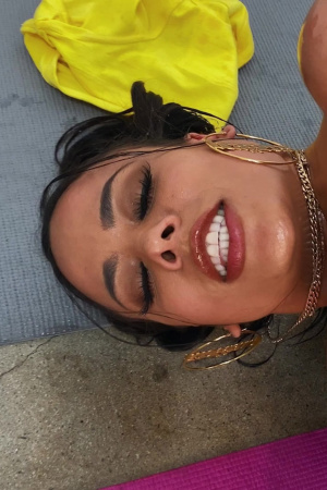 Curvy latina Luna Star shows off her body in oil