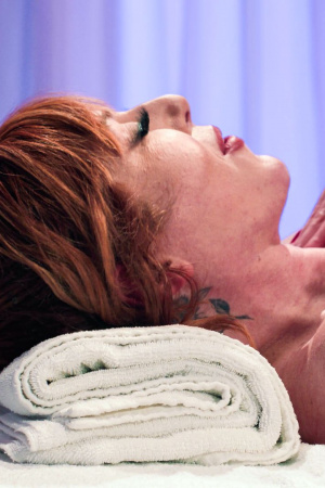 MILF Lauren Phillips enjoys sensual massage and lesbian sex