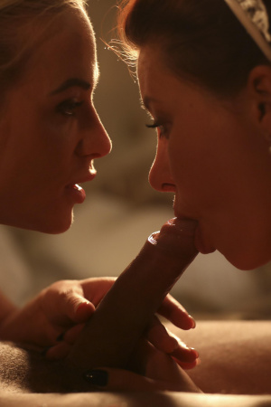 Tender threesome with hot Anna Polina and Vinna Reed