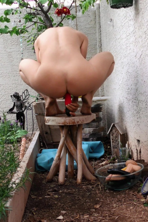 Solo fetish masturbation from curvy Alexis Fawx