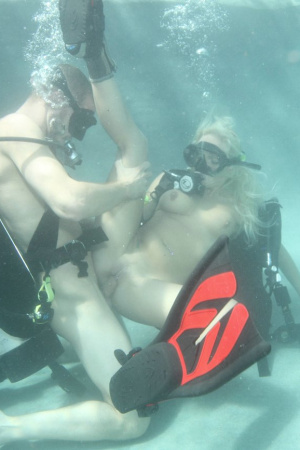 Underwater sex with busty blonde Angelina Ashe