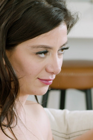 Natalie Brooks seduces sweet mommy Pristine Edge