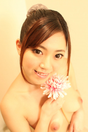 Petite Asian Miu Kimura caresses herself in the shower