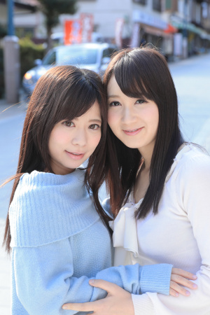 Japanese cuties Chie Aoi and Kurumi Chino lick their pussies