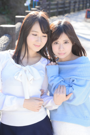 Japanese cuties Chie Aoi and Kurumi Chino lick their pussies