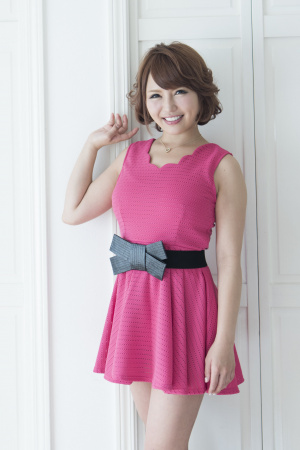 Cougar MILF Mio Hutaba caresses herself