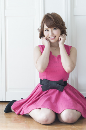 Cougar MILF Mio Hutaba caresses herself