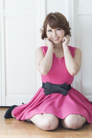 Cougar MILF Mio Hutaba caresses herself