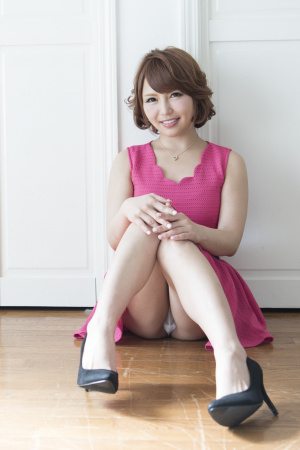 Cougar MILF Mio Hutaba caresses herself