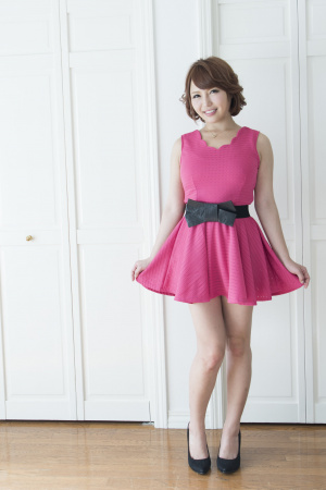 Cougar MILF Mio Hutaba caresses herself