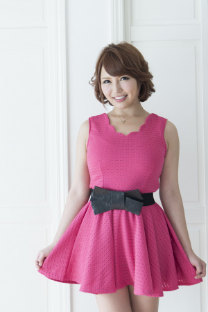 Cougar MILF Mio Hutaba caresses herself