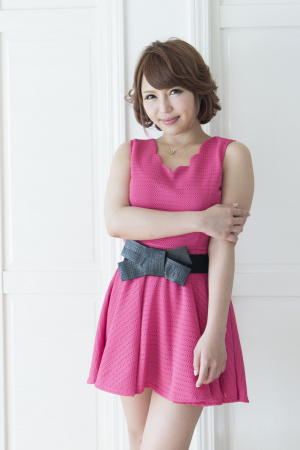 Cougar MILF Mio Hutaba caresses herself