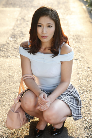 Sexy Japanese woman Seira Ichijo