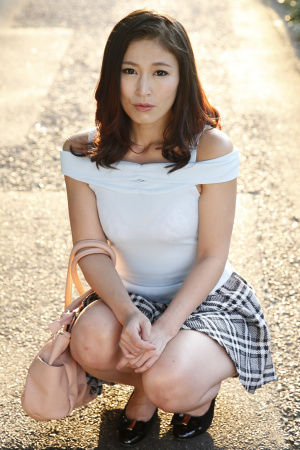 Sexy Japanese woman Seira Ichijo