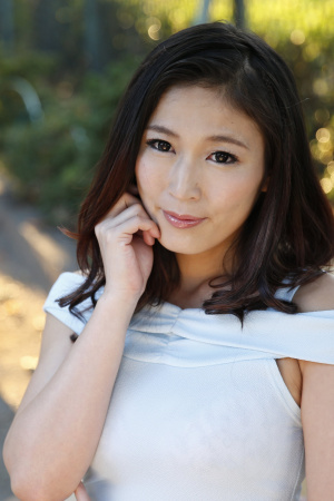 Sexy Japanese woman Seira Ichijo