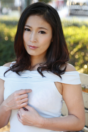 Sexy Japanese woman Seira Ichijo