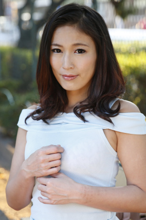 Sexy Japanese woman Seira Ichijo