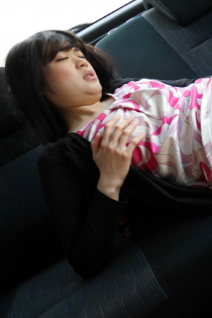 Blowjob in the car from Japanese Runa Mizuki and cum in her mouth