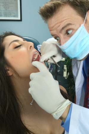 Natalie Monroe gets her pussy examined with tongue fingers & dick at the dentist