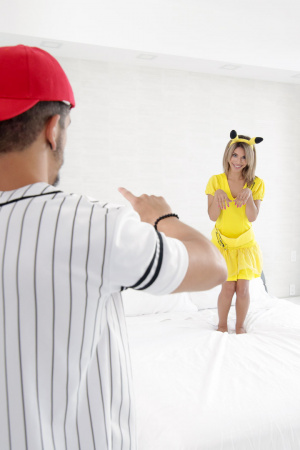 Role-playing games are very diverse and the choice of a couple of Giselle Ambrosio and her lover fell on the pikachu and his catcher
