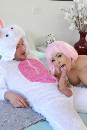 Luna Star has hunting for egg and bunny named Van Wylde helping her