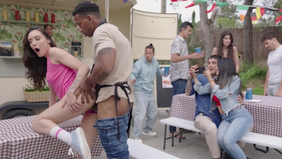 Public sex with petite brunette Jesus Reyes