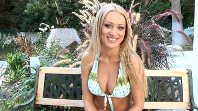 Charming blonde Diana Doll showed off her pussy