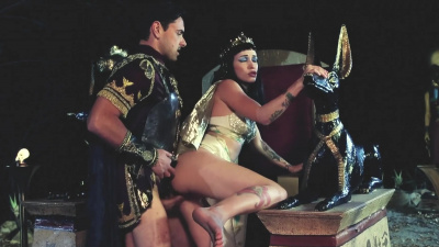 Egyptian queen Stevie Shae has a session of godlike sex