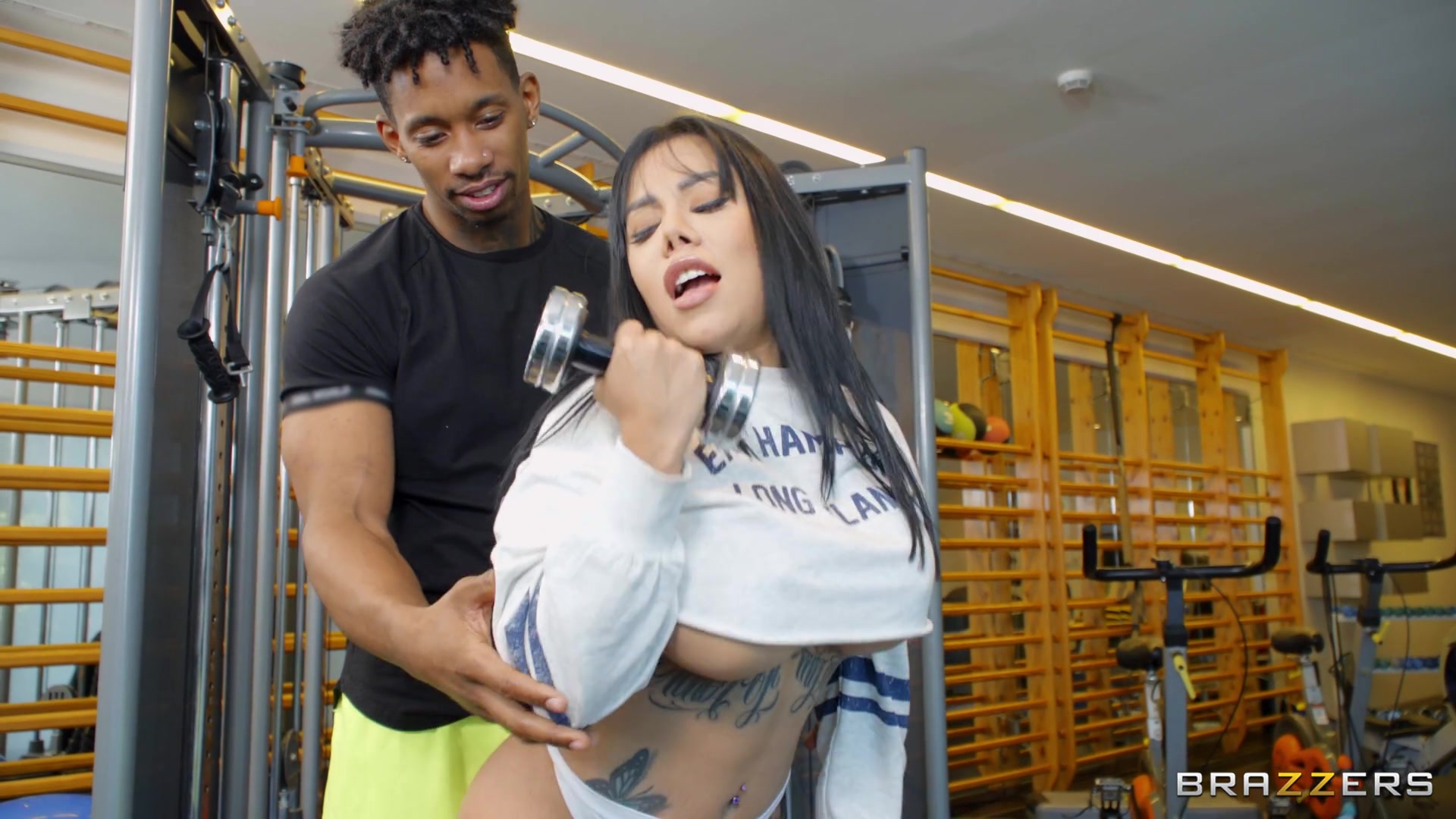 Curvy hot Latin Beauty gets bbc at gym (Latin Beauty, Jesus Reyes in  Brazzers)